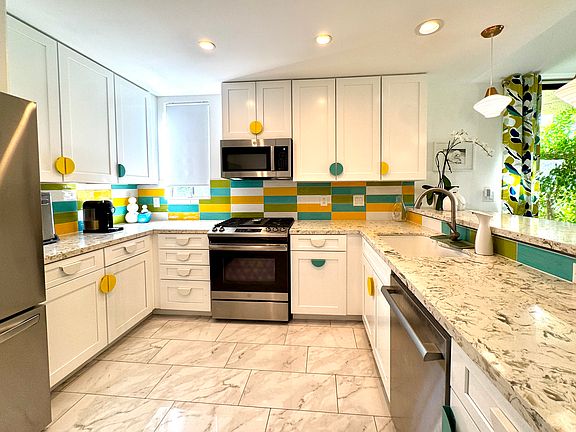 3rd image of 1067 S La Verne Way