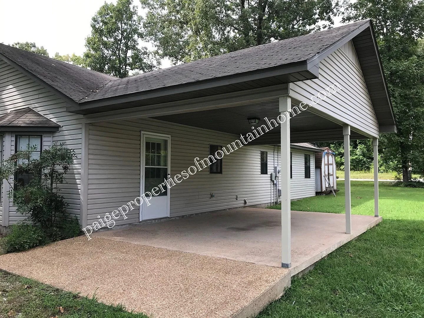 Gorgeous 3 bedroom 2 bath house — Photo 2