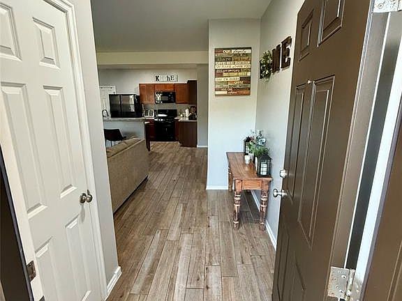 4th image of 906 Riverrun Dr