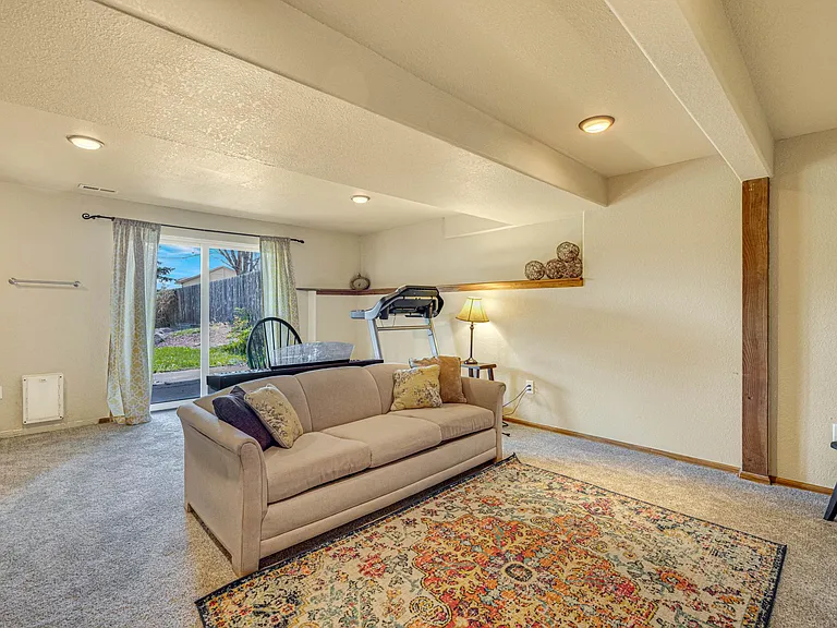1443 Chesham Cir — Photo 37