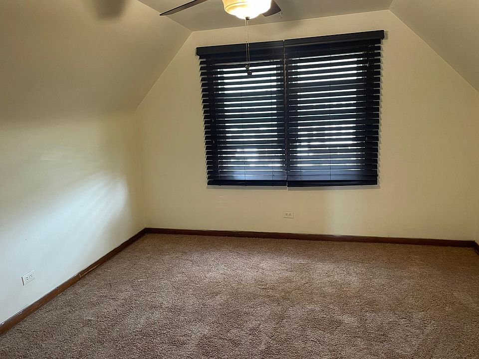 Very spacious bedroom