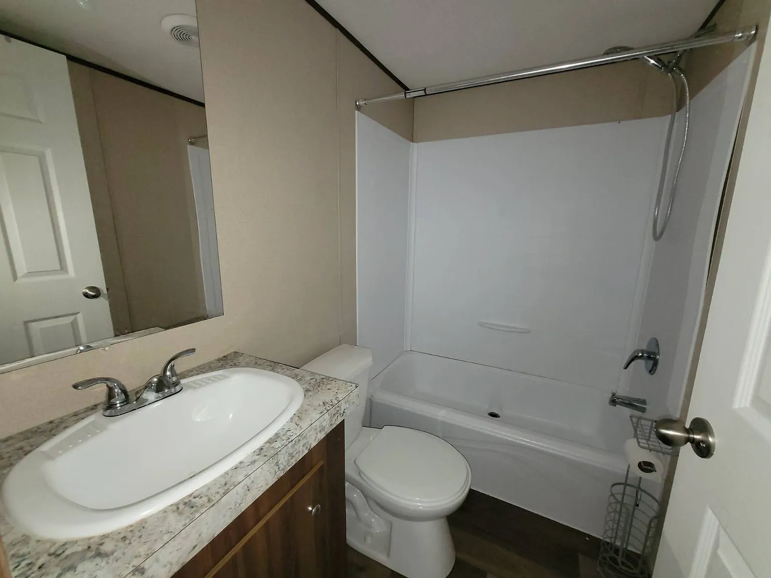 2 bed, 1.0 bath, $1,350 — Photo 4
