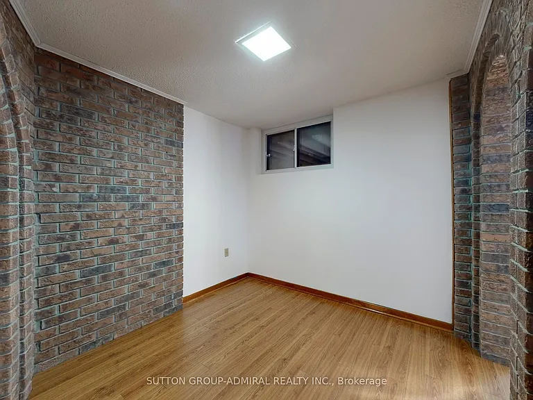 129 Crestwood Rd #BASEMENT — Photo 17
