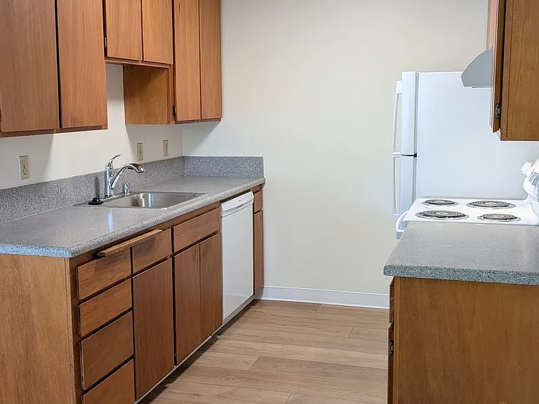646 Baden Ave #2 — Photo 2