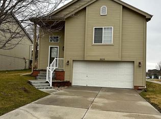 18219 Edna St, Omaha, NE 68136