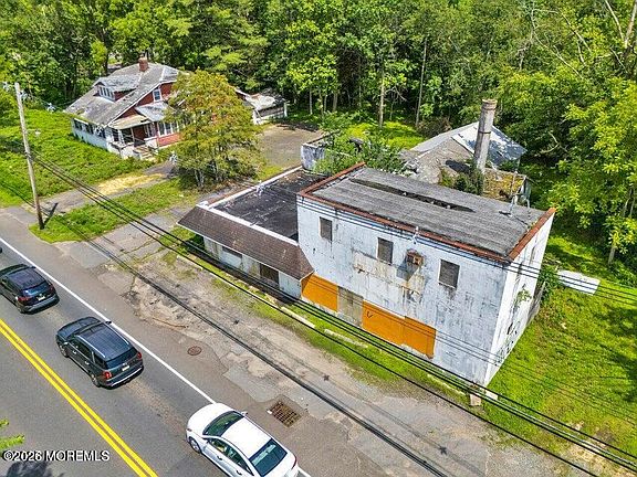 3rd image of 465 Lakewood Farmingdale Road