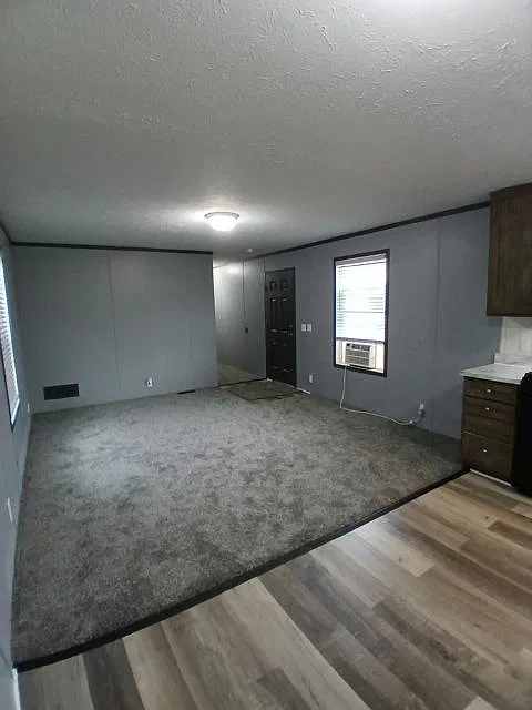 3 bed, 924 sqft, $1,650 — Photo 2