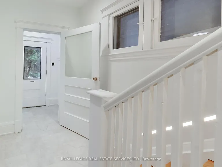 218 Montrose Ave — Photo 4
