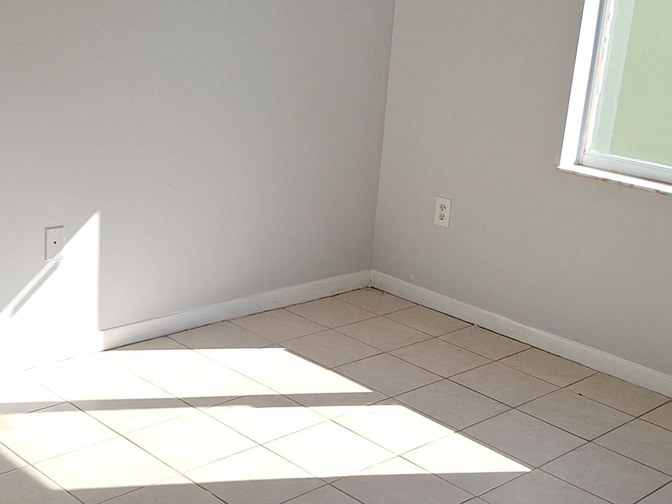 2nd image of 20158 NW 35th Ave