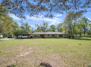 907 E Bayou Narcisse St, Gonzales, LA 70737