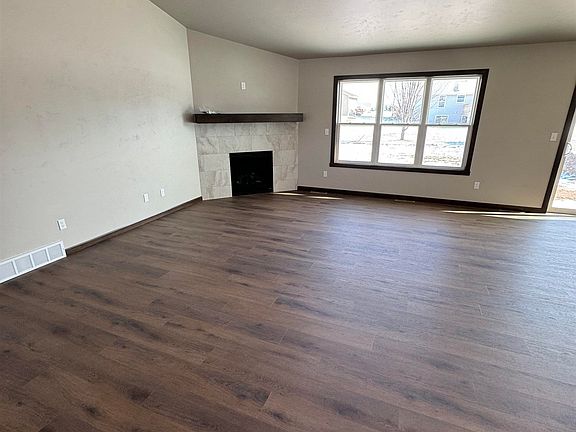 2nd image of 1562 Frontier Rd