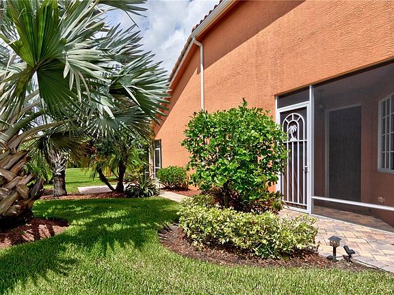 2nd image of 6455 Oxford Cir Unit 101