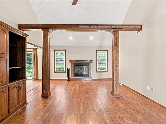 4th image of 8504 N Chatham Ave