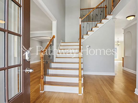 3rd image of 535 Dickson Springs Rd