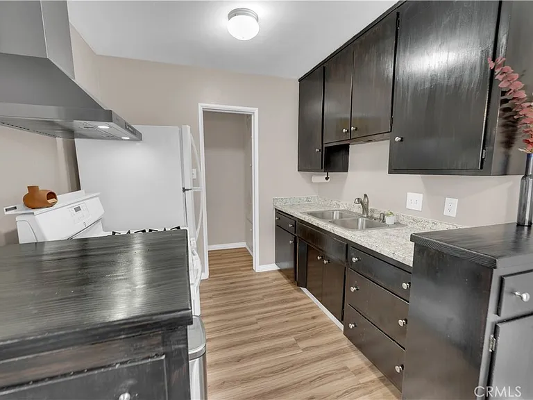 1250 E 1st St #7 — Photo 14