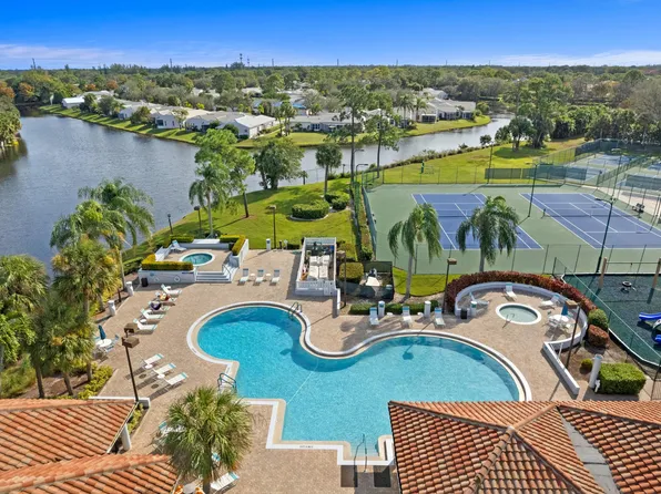 805 Harbour Pointe Way, Greenacres, FL 33413