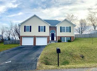 155 Kays Dr, Christiansburg, VA