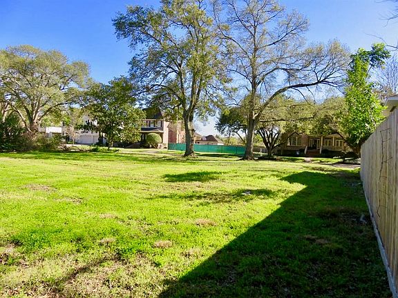 This lot is big! A beautiful home can be built on this cleared lot and there's plenty of room for a nice pool!