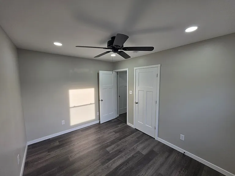 1612 Butterfield Rd — Photo 11