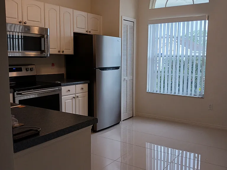 4829 Kingston Cir — Photo 2