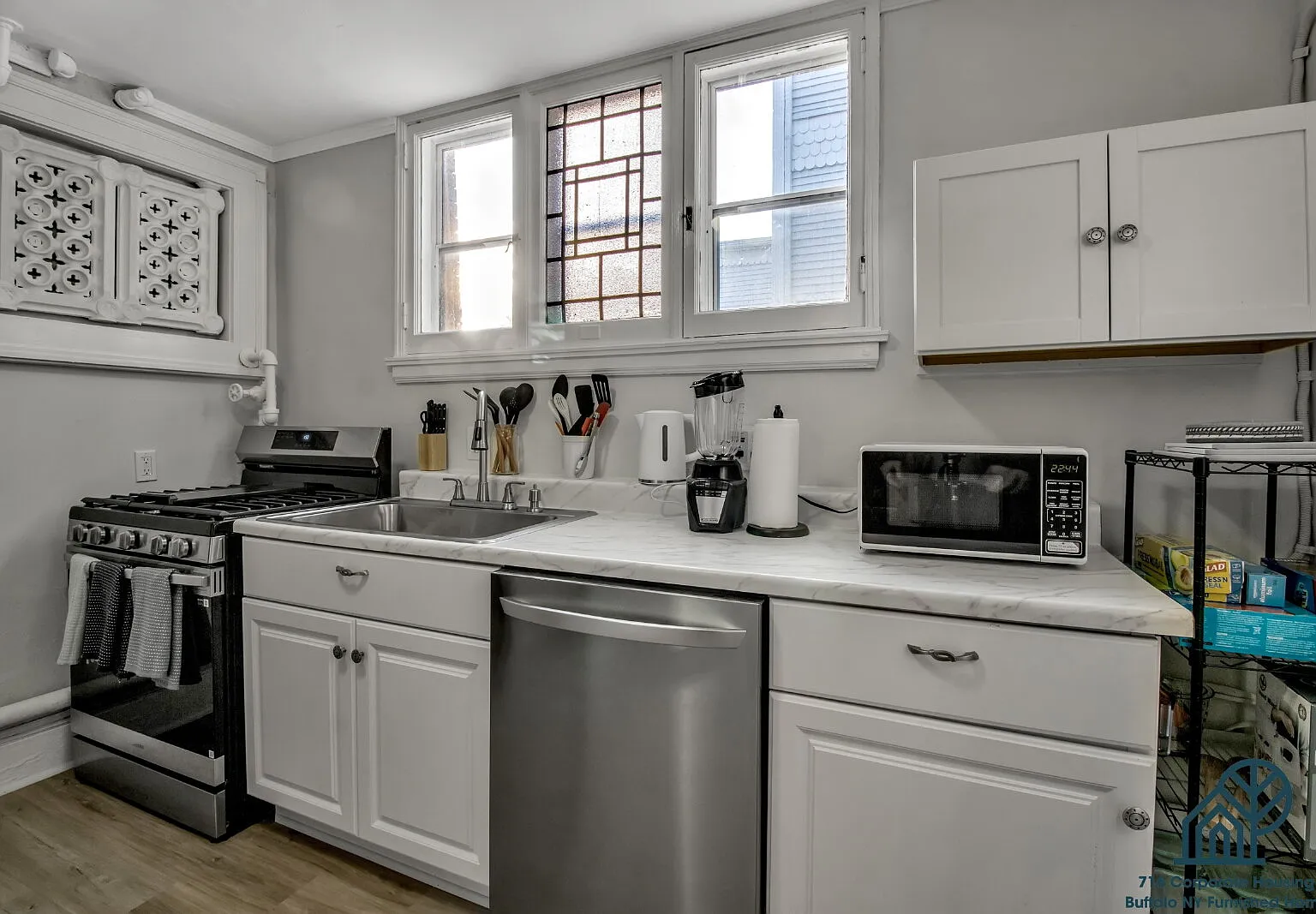 2 bed, 1.0 bath, 900 sqft, $2,350 — Photo 3