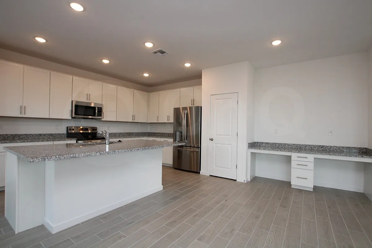 3 bed, 2.5 bath, 1986 sqft, $2,399 — Photo 3