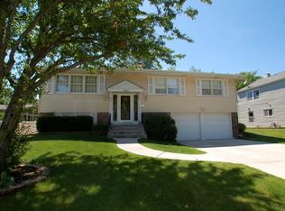 1320 Fairmont Rd, Hoffman Estates, IL 60169