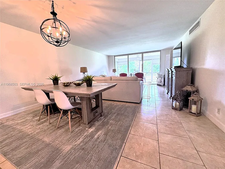 901 W Cypress Ln #201 — Photo 14