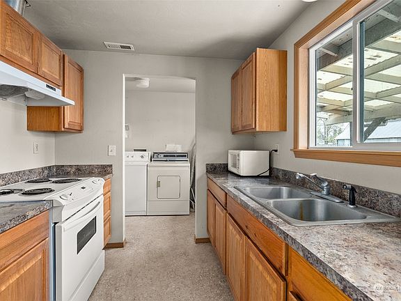 5th image of 209 E Eagle Street