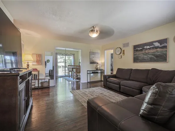 12408 W 52nd Ter, Shawnee, KS 66216