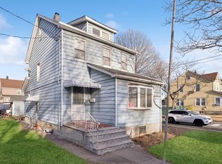 24043 141st Ave, Rosedale, NY 11422