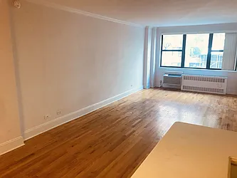 Rented by Metropolis Real Estate of Manhattan