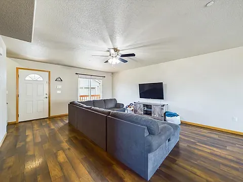 3 bed, 2.5 bath, 1400 sqft, $2,600 — Photo 4