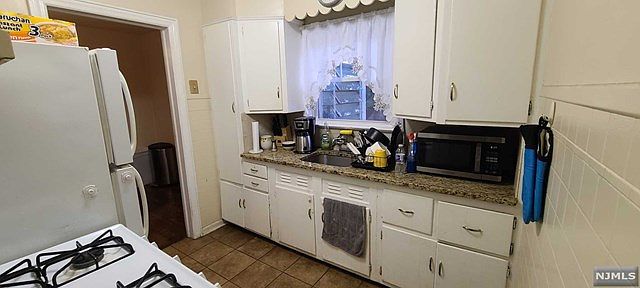 1st image of 453 Marvin Ave Floor 1
