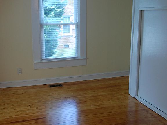 3rd image of 133 Leo Dr
