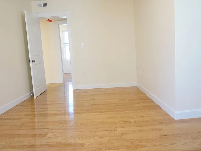 23 Weitz St — Photo 7