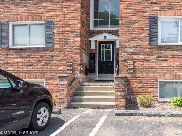 31831 Grand River Ave Unit 49, Farmington, MI 48336