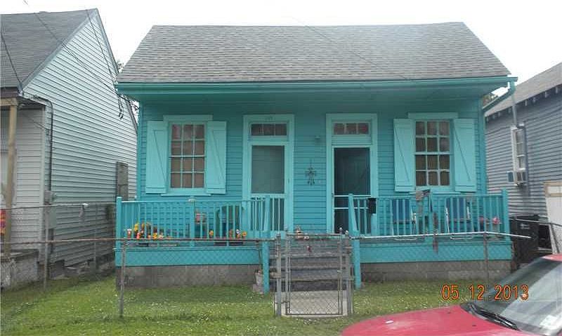 1st image of 819 Verret St