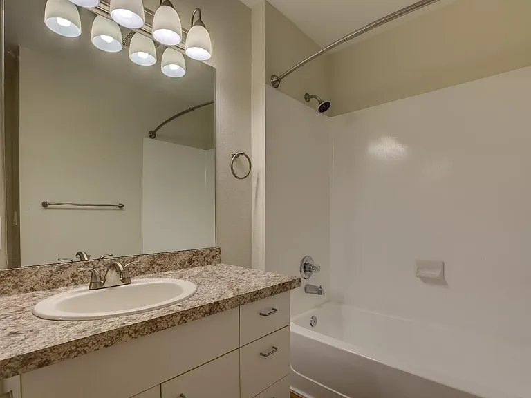 3215 NE 143rd St — Photo 12