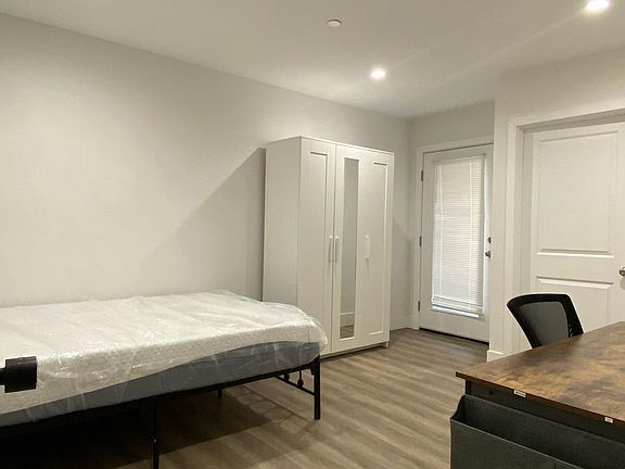 4th image of 1106 W 41st St #1