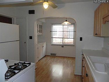 4th image of 14519 Lake Ave