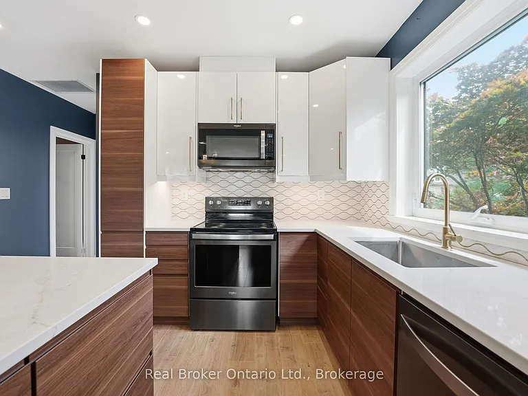 58 Rosslyn Ave N #2 — Photo 8