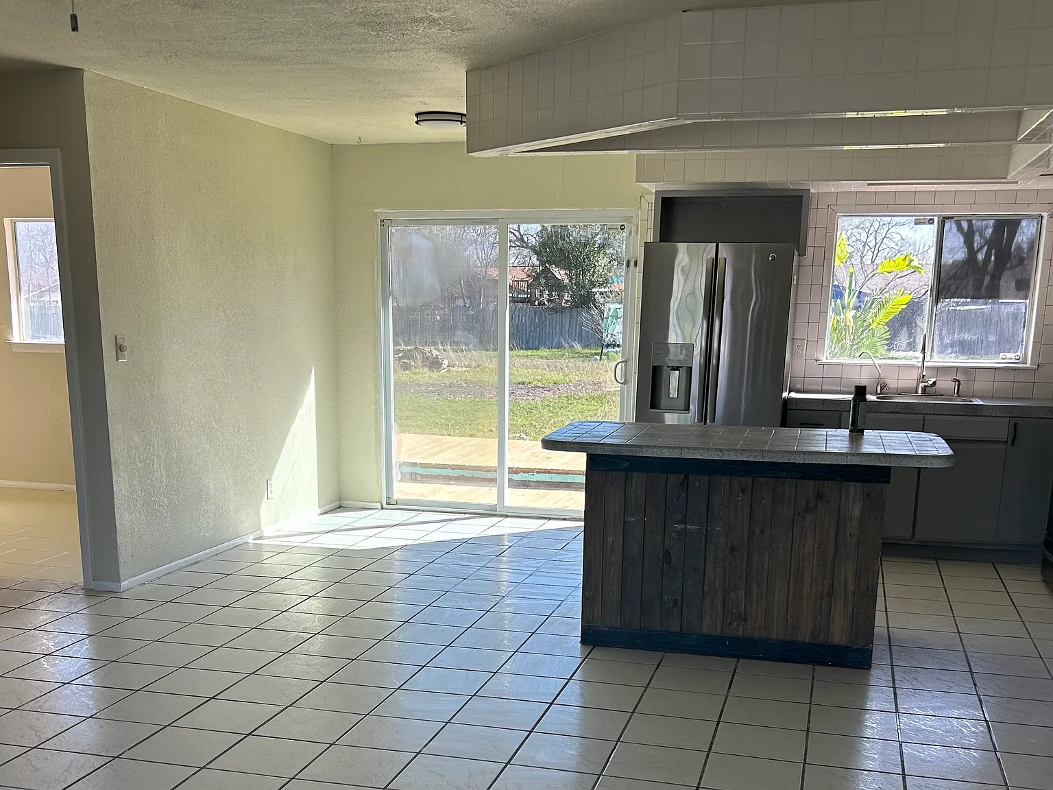 7262 Montgomery Dr — Photo 3