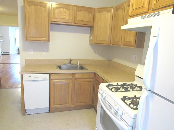 4th image of 31 Wigglesworth St #1