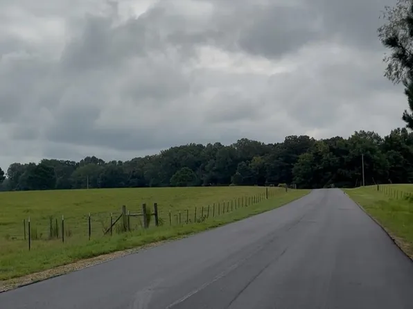 2 Moore Rd, Holly Springs, MS 38635