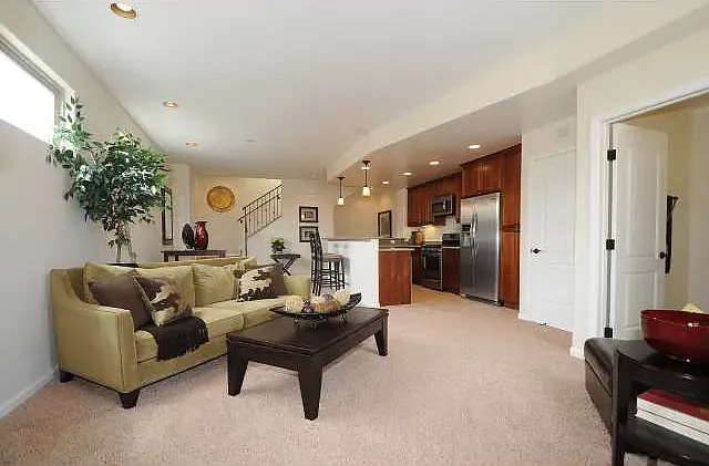 1371 Grand Ave #1371 — Photo 2