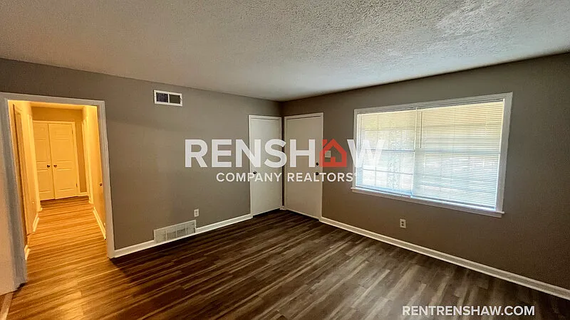 3 bed, 1.5 bath, 1160 sqft, $1,200 — Photo 3