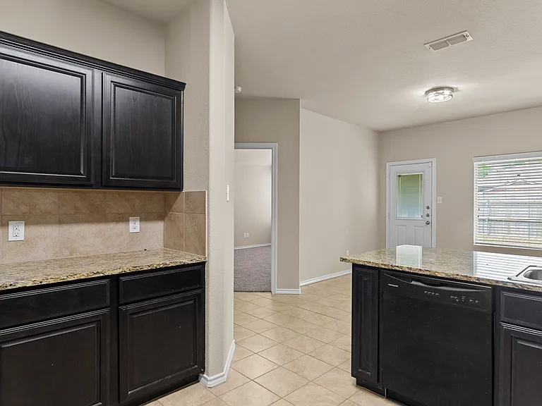 2517 Carolina Dr — Photo 12