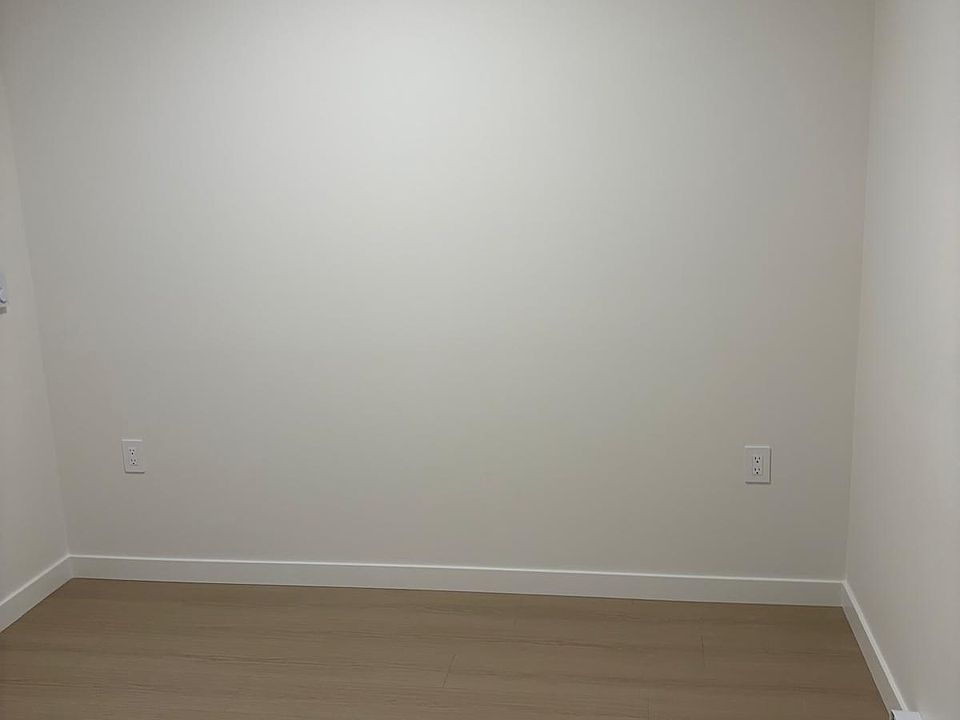 1st image of 125 Albert St #102