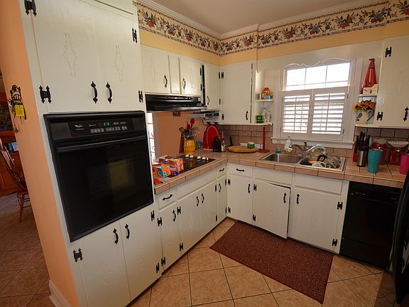 4th image of 165 Farrington St